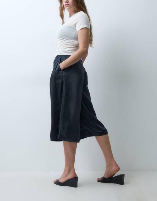ASOS DESIGN pantalon culotte tailleur taille haute en satin bleu marine, 2 de 5