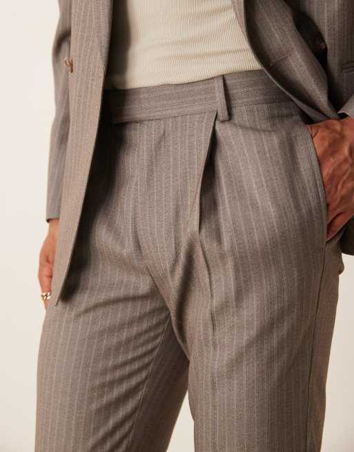 ASOS DESIGN - Pantalon de costume fuselé en sergé à fines rayures - Marron, 2 de 5