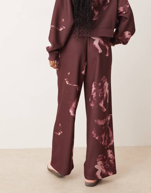 ASOS DESIGN - Pantalon de jogging droit d'ensemble à motif fleurs intégral - Prune, 3 de 5