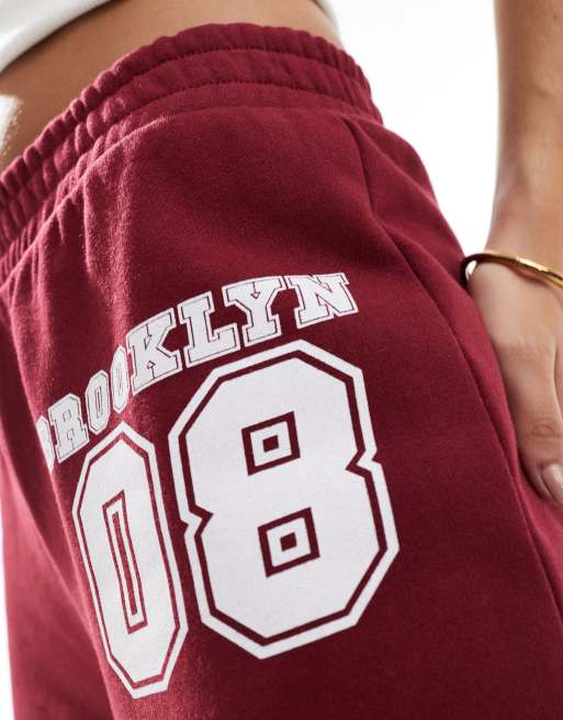 ASOS DESIGN - Pantalon de jogging resserré aux chevilles avec appliqué numéro - Bordeaux, 5 de 5