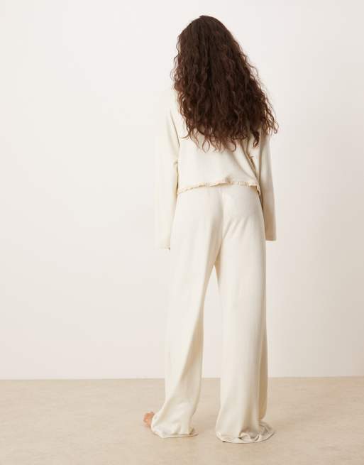 ASOS DESIGN - Pantalon de pyjama ample en jersey doux avec bordures fleuries - Crème, 3 de 4
