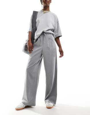 ASOS DESIGN - Pantalon de tailleur à enfiler avec fines rayures - Gris