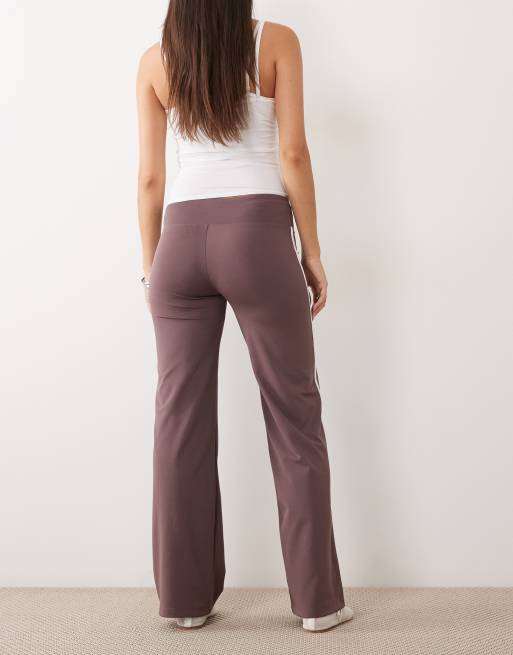 ASOS DESIGN - Pantalon de yoga coupe slim avec bande sur le côté - Chocolat, 3 de 5