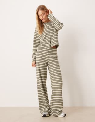 ASOS DESIGN - Pantalon d'ensemble ample effet brossé à rayures - Vert