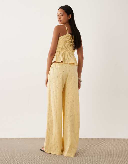 ASOS DESIGN - Pantalon d'ensemble ample en jersey à broderie anglaise avec cordon de serrage à pampilles - Babeurre, 5 de 5