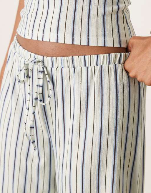 ASOS DESIGN - Pantalon d'ensemble ample et texturé à taille mi-haute et fines rayures - Ivoire, 3 de 5