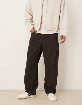 ASOS DESIGN - Pantalon droit ample en velours côtelé - Marron-Brown