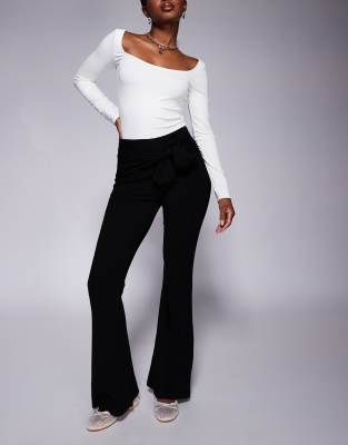 ASOS DESIGN - Pantalon évasé à taille haute avec ceinture nouée à la taille - Noir