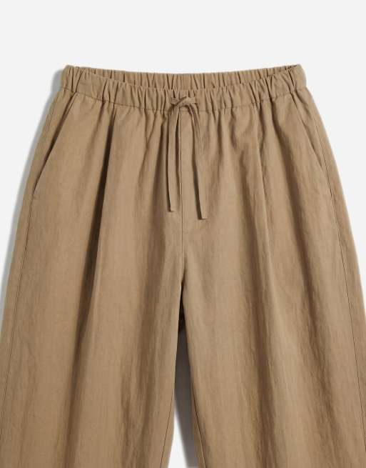 ASOS DESIGN - Pantalon fuselé oversize avec plis en tissu technique - Fauve, 8 de 12