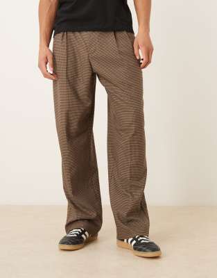 ASOS DESIGN - Pantalon habillé ample à chevrons avec taille semi-élastiquée - Marron