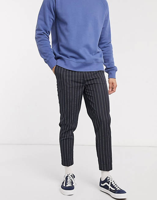 ASOS DESIGN - Pantalon habillé fuselé à fines rayures - Bleu marine