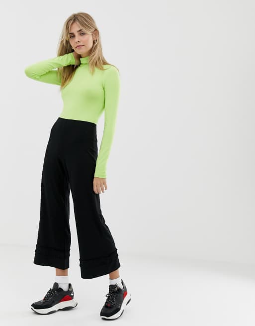 ASOS DESIGN Pantalon large court avec ourlet volants ASOS