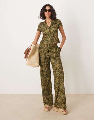 ASOS DESIGN - Pantalon large d'ensemble à imprimé fleurs - Kaki - view 1