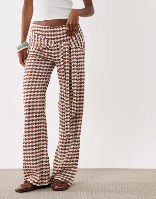ASOS DESIGN - Pantalon large en jersey crocheté avec rayures et liens noués à la taille - Chocolat et crème, 2 de 5