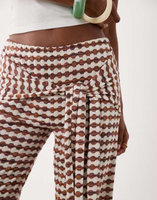 ASOS DESIGN - Pantalon large en jersey crocheté avec rayures et liens noués à la taille - Chocolat et crème, 3 de 5