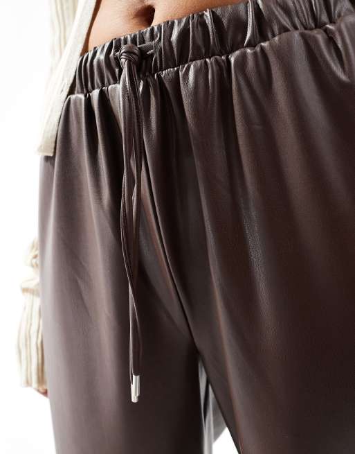 ASOS DESIGN - Pantalon large en similicuir à nouer à la taille - Chocolat, 3 de 5
