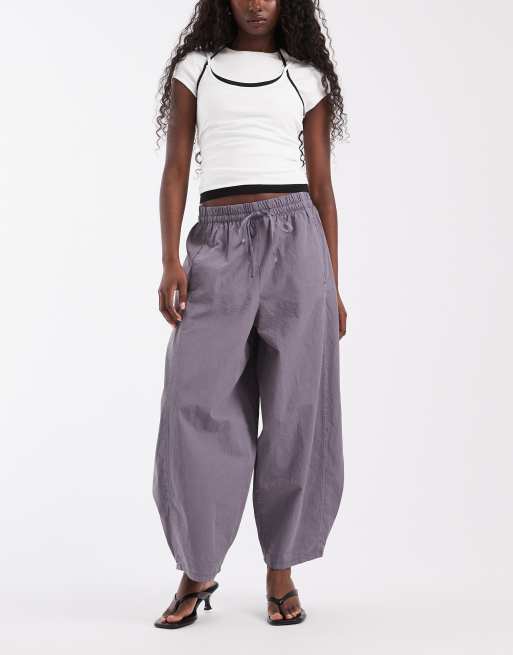 ASOS DESIGN - pantalón oversize de pernera globo en gris carbón, 2 de 5