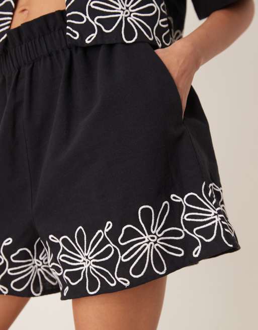 ASOS DESIGN - Pantaloncini a vita alta neri ricamati in coordinato, 2 di 4