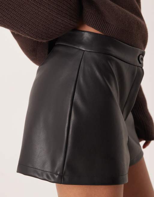 ASOS DESIGN - Pantaloncini a vita medio alta in similpelle PU neri, 4 di 5