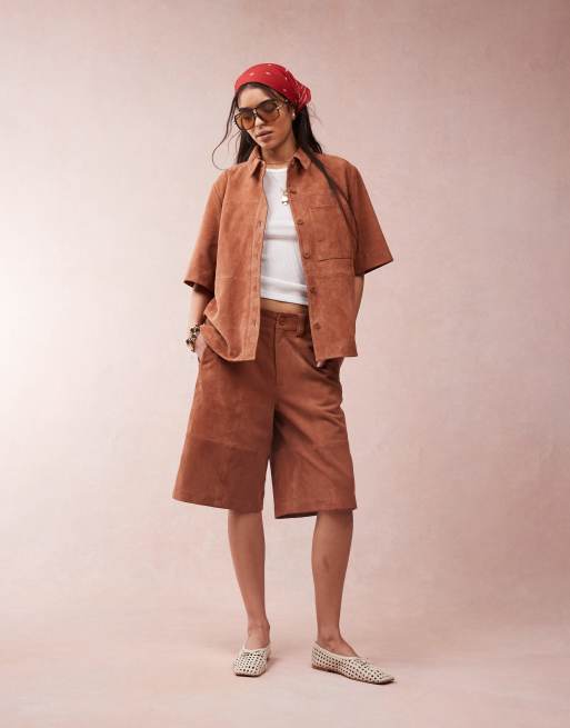 ASOS DESIGN - Pantaloncini bermuda color cuoio in camoscio in coordinato