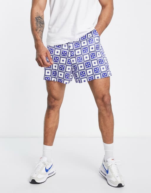 ASOS DESIGN - Pantaloncini bermuda taglio corto eleganti blu e bianchi con stampa fantasia