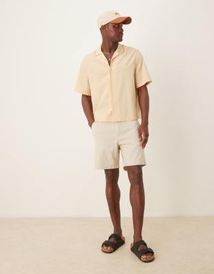 ASOS DESIGN - Pantaloncini chino color pietra taglio medio