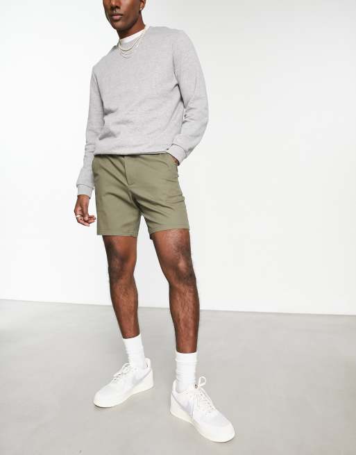 ASOS DESIGN - Pantaloncini chino slim taglio medio kaki 
