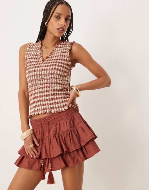 ASOS DESIGN - Pantaloncini corti color ruggine con volant