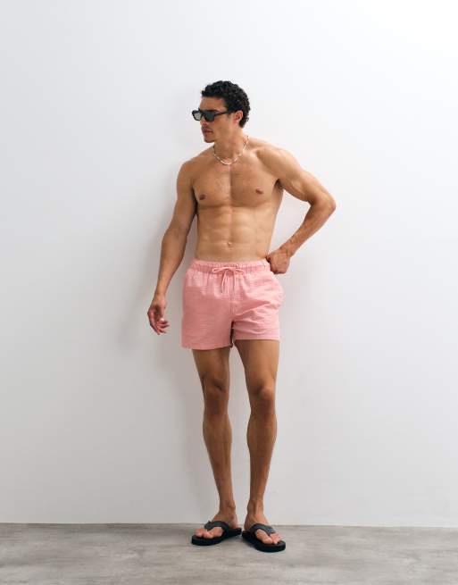 ASOS DESIGN - Pantaloncini da bagno in seersucker taglio corto rosa
