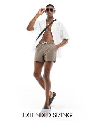 ASOS DESIGN - Pantaloncini da bagno taglio corto in seersucker marrone
