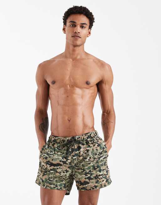 ASOS DESIGN - Pantaloncini da bagno taglio corto kaki con stampa mimetica, 1 di 5