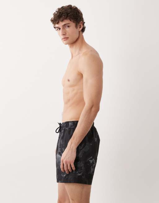 ASOS DESIGN - Pantaloncini da bagno taglio corto neri con stampa cherubino, 3 di 5