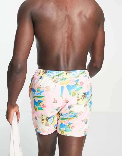 ASOS DESIGN - Pantaloncini da bagno taglio corto rosa con stampa di cartoline, 2 di 4