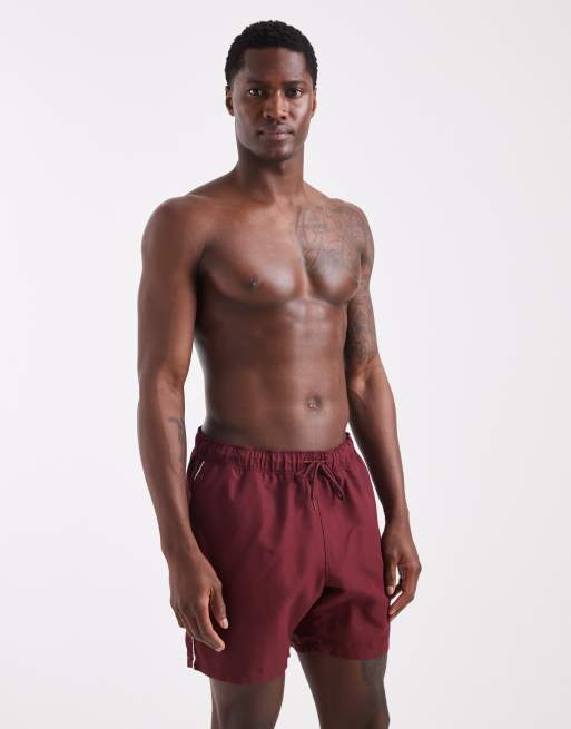 ASOS DESIGN - Pantaloncini da bagno taglio medio bordeaux con profili bianchi a contrasto, 3 di 5