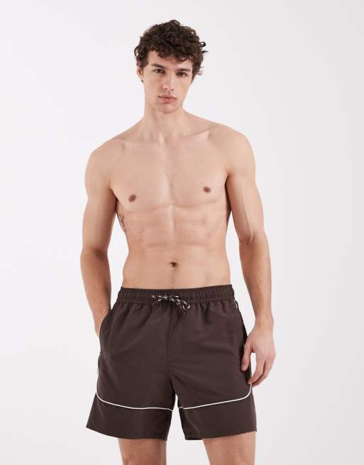 ASOS DESIGN - Pantaloncini da bagno taglio medio marroni con profili bianchi a contrasto