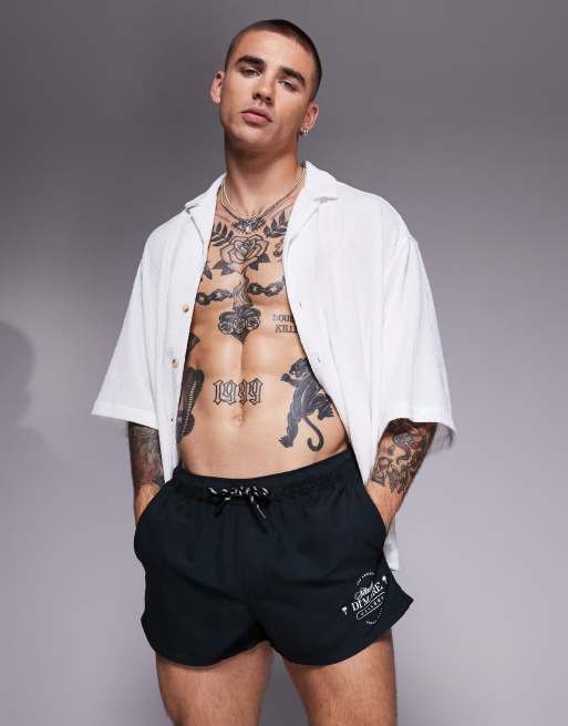ASOS DESIGN - Pantaloncini da bagno taglio super corto neri con stampa bianca