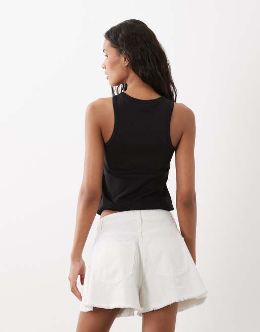 ASOS DESIGN - Pantaloncini di jeans bianchi con fondo sfrangiato, 3 di 5