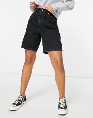 ASOS DESIGN - Pantaloncini di jeans dad fit a vita alta in misto cotone nero slavato - BLACK