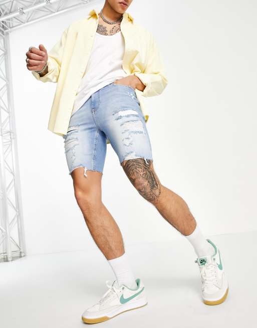 ASOS DESIGN - Pantaloncini di jeans skinny con strappi e fondo grezzo lavaggio chiaro blu