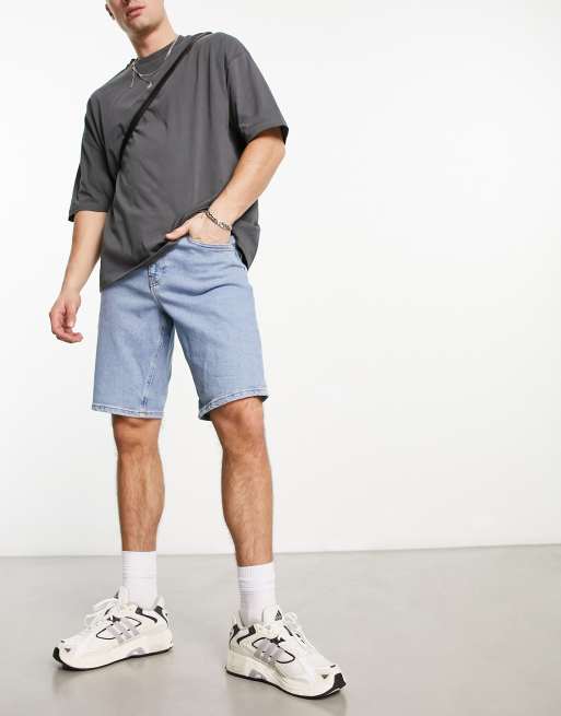 ASOS DESIGN - Pantaloncini di jeans slim taglio medio elasticizzati lavaggio blu chiaro