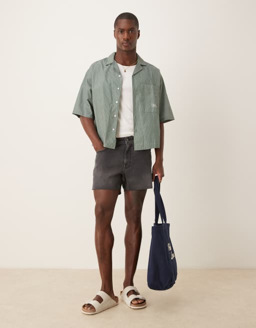 ASOS DESIGN - Pantaloncini di jeans taglio corto slim neri con strappi, 2 di 5