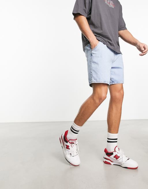 ASOS DESIGN - Pantaloncini di jeans taglio regular lavaggio blu chiaro a pieghe