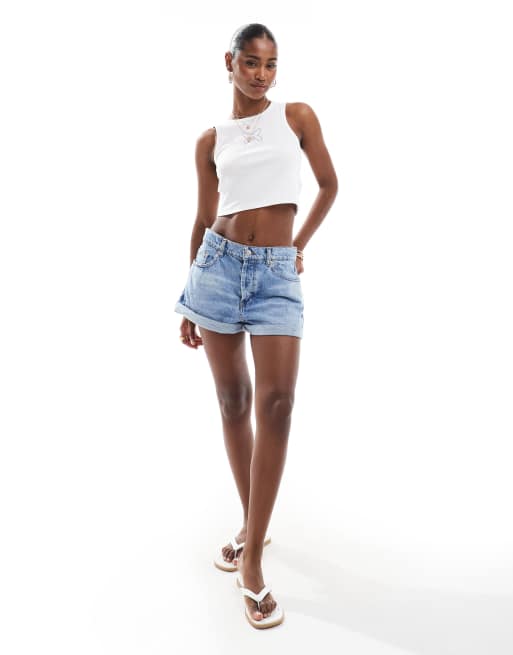 ASOS DESIGN - Pantaloncini di jeans vestibilità comoda blu lavaggio medio con orlo risvoltato, 3 di 5