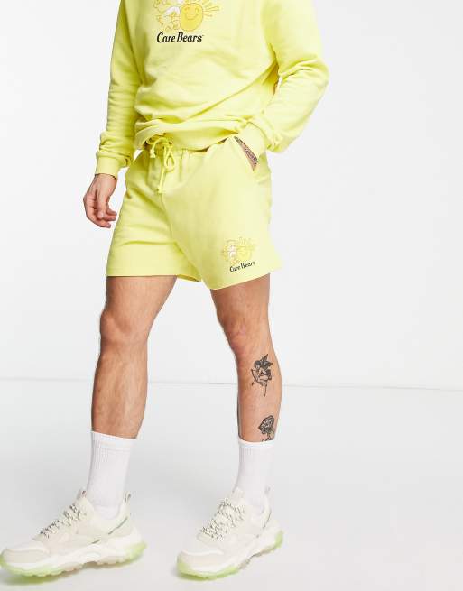 Pantaloncini gialli con stampa Orsetti del cuore in coordinato Asos Uomo Abbigliamento Pantaloni e jeans Shorts Pantaloncini 