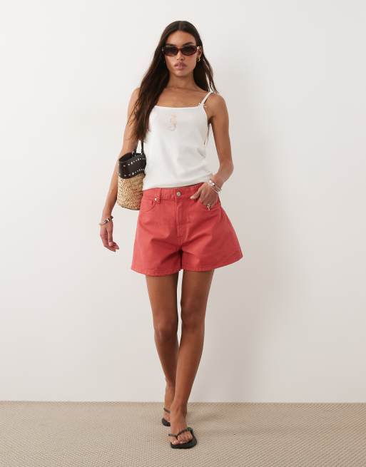 ASOS DESIGN - Pantaloncini in denim svasati taglio lungo rossi