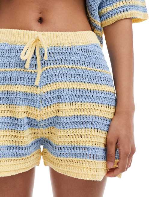 ASOS DESIGN - Pantaloncini in maglia all'uncinetto blu e gialli a righe in coordinato, 2 di 5