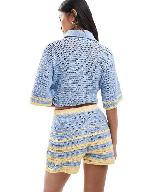 ASOS DESIGN - Pantaloncini in maglia all'uncinetto blu e gialli a righe in coordinato, 4 di 5