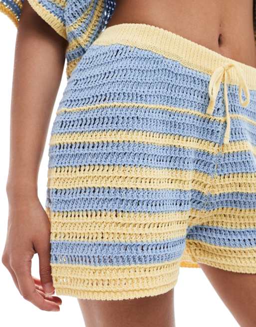 ASOS DESIGN - Pantaloncini in maglia all'uncinetto blu e gialli a righe in coordinato, 5 di 5