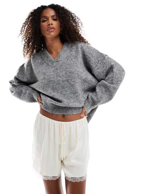 ASOS DESIGN - Pantaloncini in raso color crema con fondo in pizzo