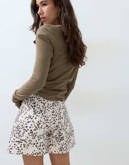 ASOS DESIGN - Pantaloncini lunghi svasati con stampa dalmata, 2 di 5